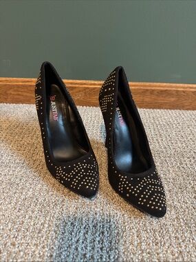 JustFab Black Pointed-Toe Studded Pumps